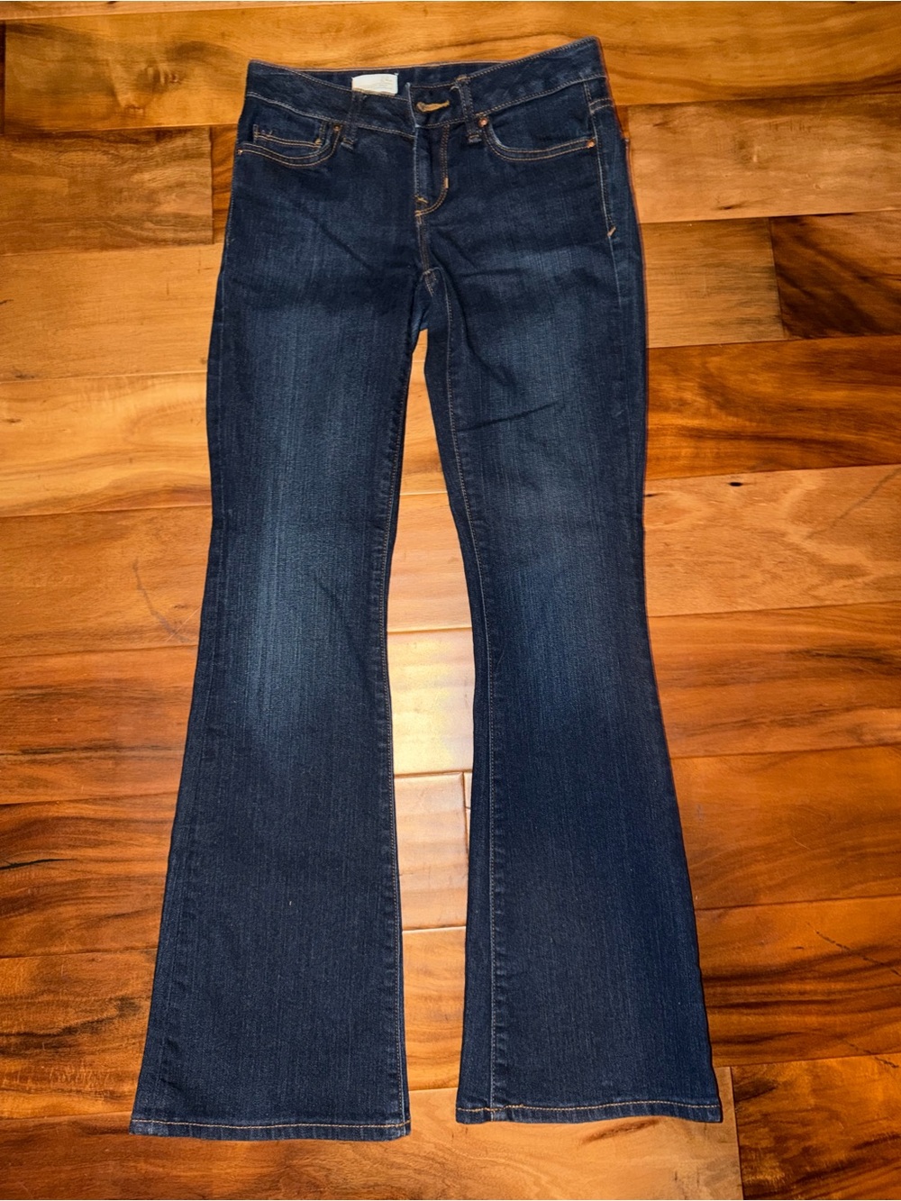 Gap perfect boot jeans
Size 24p